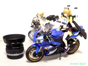 オリンパス ズイコー AUTO-W 28mm F3.5 と フィギュアライズスタンダード あばたーふみな & ウィリー 1/10 ヤマハ YZF-R1オートバイ完成品 & ばくおん!! 鈴乃木凜 & GSX400Sカタナ
