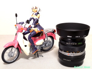 オリンパス　ズイコー AUTO-W 28mm F3.5 と バンダイ 30MS イルシャナ& ホンダ スーパーカブ110・「天気の子」ver.
