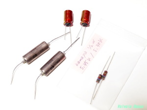 カップリングコンデンサーは、Russian Military PIO Capacitor K40-y9 200V 0.1uF で、真空管の負荷抵抗は、釜屋電気のRCカーボンコンポジション、カソードバイパスコンデンサはエルナーセラファインです。