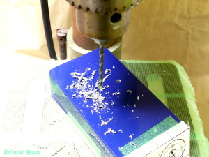 9A8（9GH8）単管ヘッドホンアンプのケースに穴開け加工します。